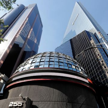 En la jornada, el peso mexicano se depreció un 0.44 % frente al dólar, al cotizar en 18.26 unidades por billete verde, frente a los 18.18 en la jornada anterior, según datos del Banco de México. EFE / ARCHIVO