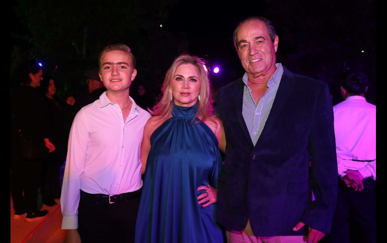 Sebastián Bross, Gabriela Casamadrid y Sergio Bross. GENTE BIEN JALISCO / Revista del 28 de noviembre 2025