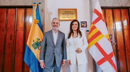 Jaume Collboni y Vero Delgadillo dialogan en Palacio Municipal sobre la agenda de colaboración entre Guadalajara y Barcelona. ESPECIAL
