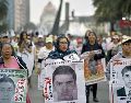 Colectivos de familias buscadoras y organizaciones civiles se han manifestado contra la FGR para exigir resultados y denunciar años de impunidad, en casos como Ayotzinapa, las desapariciones y el Rancho Izaguirre en Jalisco, entre otros. AFP