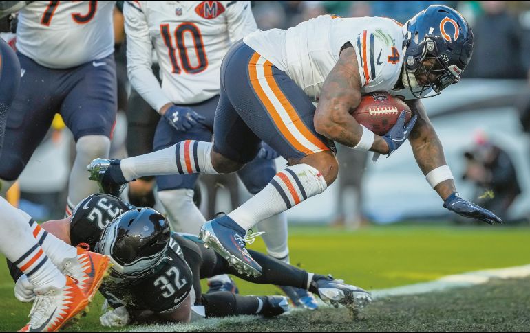 Chicago sumó más de 280 yardas terrestres ante unos Eagles que están en crisis. AP