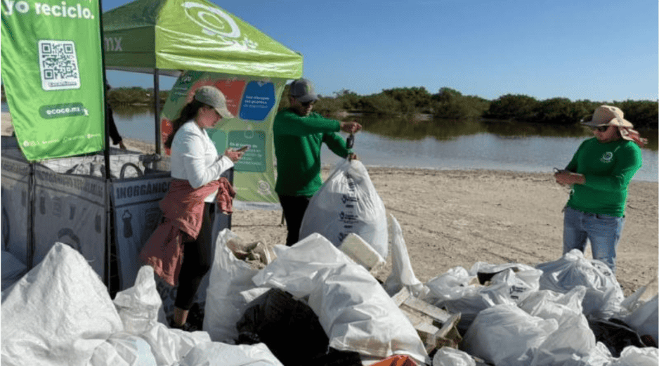 Las cifras reportadas derivan de 30 jornadas de limpieza previas, así como de una jornada simultánea en 14 playas de nueve municipios. GOBIERNO DE YUCATÁN