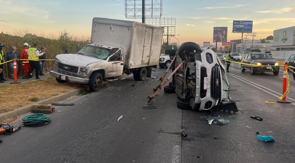 La Policía Vial informó que, tras el percance, el operativo con carriles a contraflujo permanece suspendido desde el Anillo Periférico hasta El Palomar. ESPECIAL