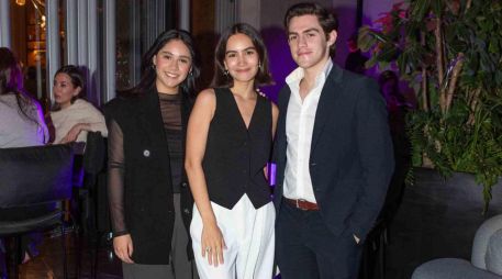 Sofía Gama, Camila Aguirre y Emilio Hernández. GENTE BIEN JALISCO / Coctel navideño de JW Marriot