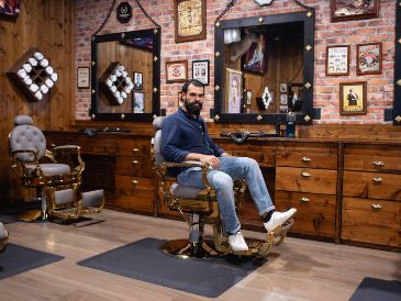 Claudio de Angelis fue uno de los invitados especiales a la inauguración de la Barberia Wellington en Puerta de Hierro. GENTE BIEN JALISCO / Revista del 5 de diciembre 2025