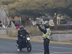 Tras el impacto registrado esta madrugada en López Mateos y Avenida México, el semáforo quedó fuera de funcionamiento. ESPECIAL / POLICÍA VIAL JALISCO