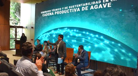 El presidente del CRT, Aurelio López Rocha, destacó que la agroindustria tequilera es consciente de que los procesos productivos actuales exigen nuevos retos. ESPECIAL