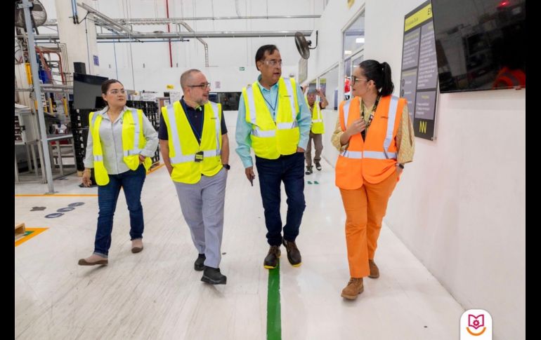 Autoridades del IDEFT y ENNOVI durante la reunión para avanzar en un convenio de colaboración. CORTESÍA