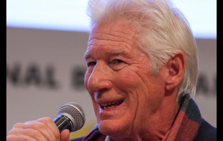 Richard Gere saludó al público en la FIL Guadalajara, donde su presencia generó aplausos y emoción entre los asistentes del programa FIL Pensamiento. EL INFORMADOR / A. Navarro