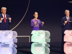 Donald Trump, Claudia Sheinbaum y Patrick Carney develaron los nombres de sus respectivas Selecciones de futbol en el sorteo mundialista celebrado ayer en Washington. EFE/O. Guzmán