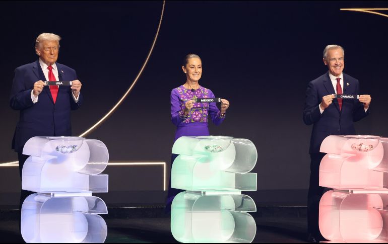 Donald Trump, Claudia Sheinbaum y Patrick Carney develaron los nombres de sus respectivas Selecciones de futbol en el sorteo mundialista celebrado ayer en Washington. EFE/O. Guzmán