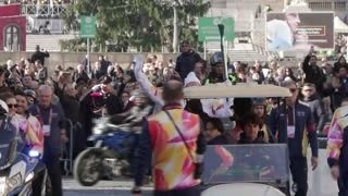 Desde el Estadio dei Marmi, en el Foro Itálico romano, la antorcha comenzó un trayecto que involucrará solo en la jornada de hoy a un total de 164 portadores