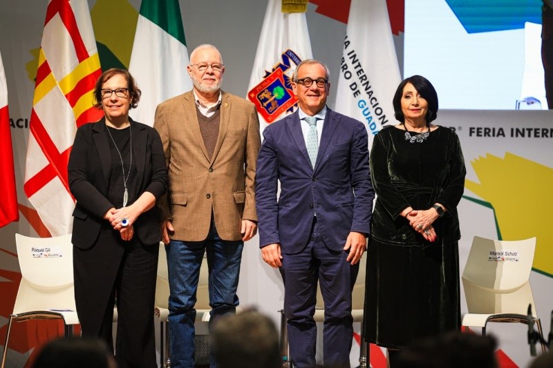 La delegación barcelonesa, encabezada en el acto por Raquel Gil, despidió su participación recordando que llegaron “con las flores, con Mercè Rodoreda, con el cine, con su música y con más de 69 escritores. EL INFORMADOR / J. ACOSTA 