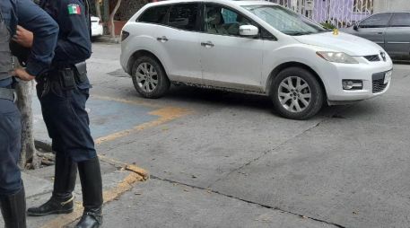Cuatro personas llegaron en una camioneta blanca Mazda; uno de ellos bajó y disparó tres veces contra la motociclista. EL INFORMADOR / RUBÍ BOBADILLA 