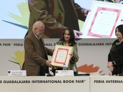 Zamora dedicó buena parte de su discurso a agradecer a quienes han acompañado su camino y a reflexionar —con hondura y pasión— sobre el sentido del oficio que ha marcado su vida. CORTESÍA/ Universidad de Guadalajara.