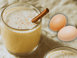 De acuerdo con la Encyclopædia Britannica, el origen del ponche de huevo puedes rastrearse hasta la Inglaterra del siglo XIV. ESPECIAL / CANVA