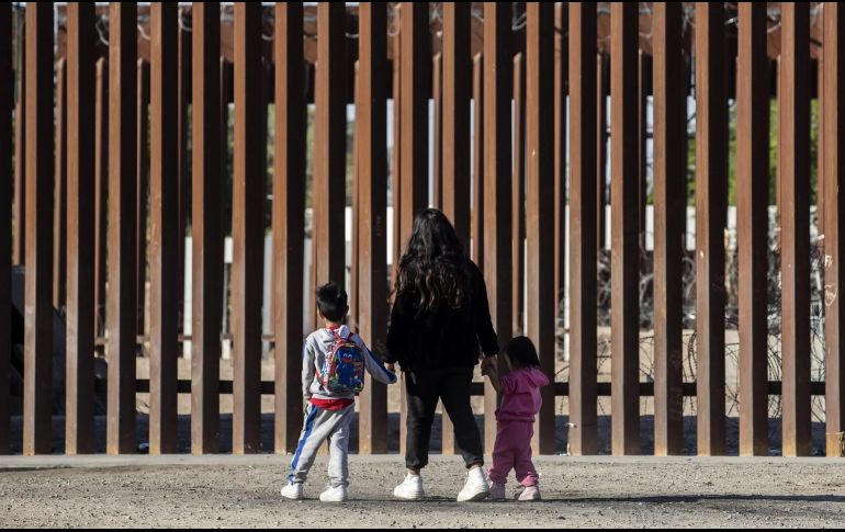 Se ha abandonado a cientos de miles de personas que buscaban asilo en ese país y dejándolas varadas en peligro en México y Centroamérica, según la organización Médicos Sin Fronteras (MSF). EFE / ARCHIVO