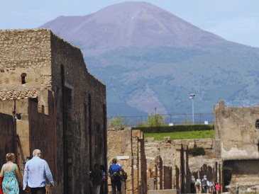 Los arqueólogos estiman que para alimentar a los cerca de 50 esclavos que ocupaban el barrio servil eran necesarios unos 18 mil 500 kilos de grano al año, producción que requería unas 25 hectáreas de cultivo. ESPECIAL