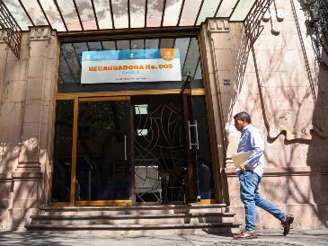 A través de dichas vías de contacto directo con el ciudadano, destacó Carlos Arias, no es necesario solicitar apoyo de ningún gestor o "coyote", pues todas las recaudadoras tienen la disposición de orientar a la persona ciudadana. EL INFORMADOR / ARCHIVO