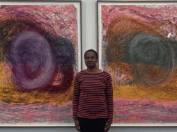 Sus dibujos se hacen eco de las esculturas, que a menudo consisten en poderosos vórtices hechos con líneas superpuestas y que giran. BRADFORD2025.CO.UK