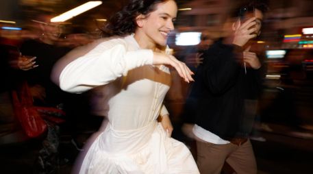 Rosalía ofrecerá dos presentaciones en la capital del país como parte de su gira mundial. EFE/Juanjo Martín