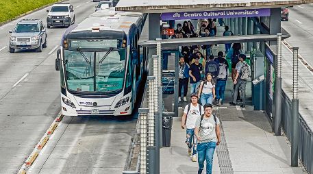 Parte del presupuesto del próximo año se destinará para ampliar y modernizar las Líneas 1 y 2 del Tren Ligero, el Peribús y los camiones eléctricos que operarán por la Carretera a Chapala. EL INFORMADOR/ A. Navarro