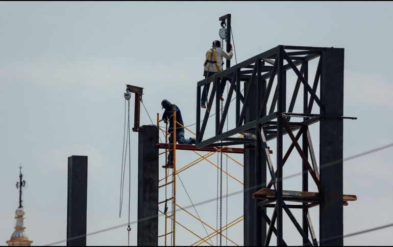 El IMSS resaltó que, del total de puestos, 9 millones 229 mil 547 son ocupados por mujeres, quienes aportan el 40.4 por ciento del empleo total. EL INFORMADOR / ARCHIVO