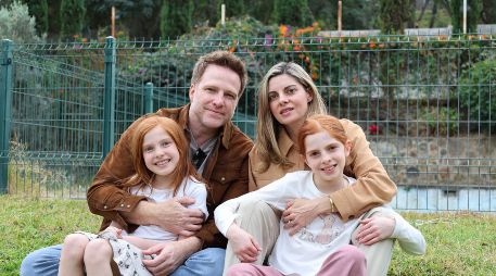 Giovanni Gerini, Andrea Behn, Tessa y Kiara Gerini Behn. GENTE BIEN JALISCO / Revista del 12 de diciembre 2025