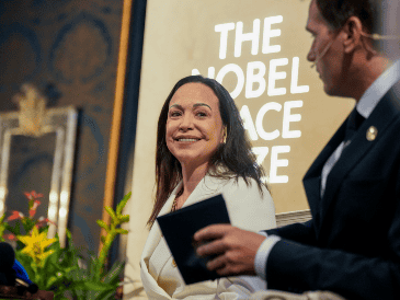 Los detalles del viaje a Oslo se mantuvieron tan en secreto que ni siquiera el Instituto Nobel sabía dónde se encontraba Corina Machado. EFE / H. Junge