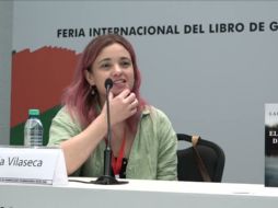 Ver a tantos jóvenes ilusionados por los libros emocionó a la autora, quien por primera vez visitó esta feria / FOTO: CORTESÍA