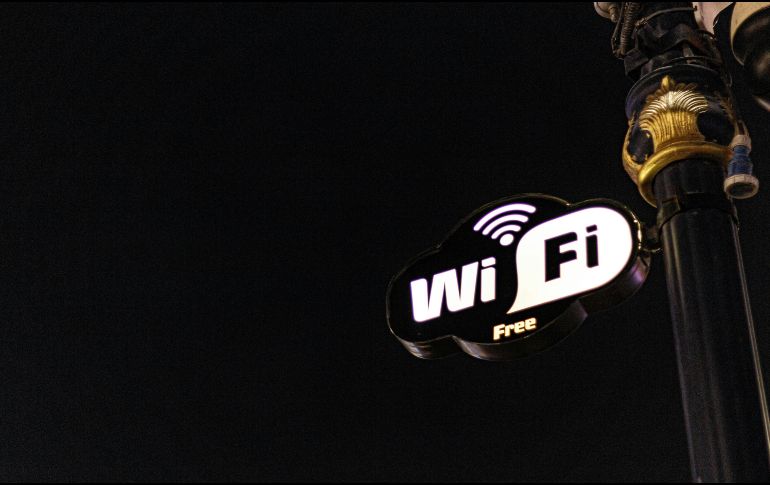 Si estás en una red pública, evita manejar datos bancarios o información delicada. Unsplash