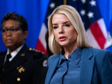 Pam Bondi solicita crear un sistema de recompensas para incentivar denuncias sobre sospechosos. EFE/MAANSI SRIVASTAVA