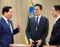 Líderes de SK, Samsung y Hyundai se reúnen con el presidente surcoreano para revisar acuerdos de comercio. EFE