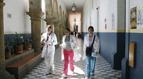 Uno de los proyectos más relevantes es la creación de la Red de Hospitales-Escuela, una colaboración entre el Gobierno del Estado y la Universidad de Guadalajara (UdeG). EL INFORMADOR/Archivo