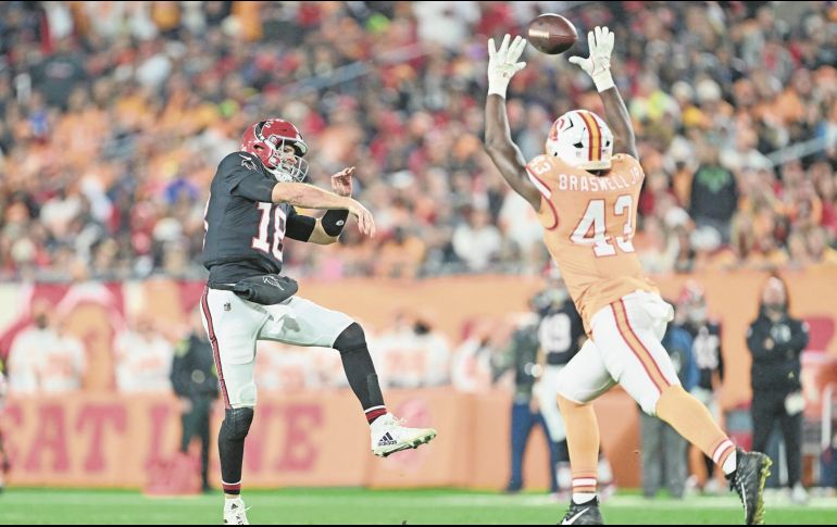 El quarterback de Atlanta completó 30 de 44 pases para 373 yardas. AFP/J. Aguilar