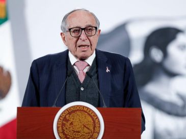 El secretario de Salud, David Kershenobich, habla en una rueda de prensa en el Palacio Nacional. EFE/I. Esquivel