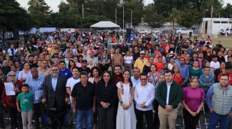 La presidenta municipal reconoció el valor simbólico y material que representa para miles de personas tener estos documentos. ESPECIAL