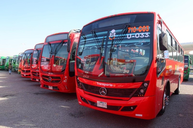 Lemus también anunció la llegada de nuevos camiones tanto para el transporte público como para el sistema Macrobús. EL INFORMADOR / ARCHIVO 