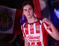 Chivas oficializó este viernes la llegada de Brian Gutiérrez como nuevo refuerzo rumbo al Clausura 2026. CORTESÍA / Chivas