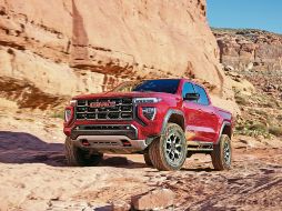 La nueva versión de Canyon tiene un enfoque todoterreno: suspensión elevada y protecciones metálicas. ESPECIAL