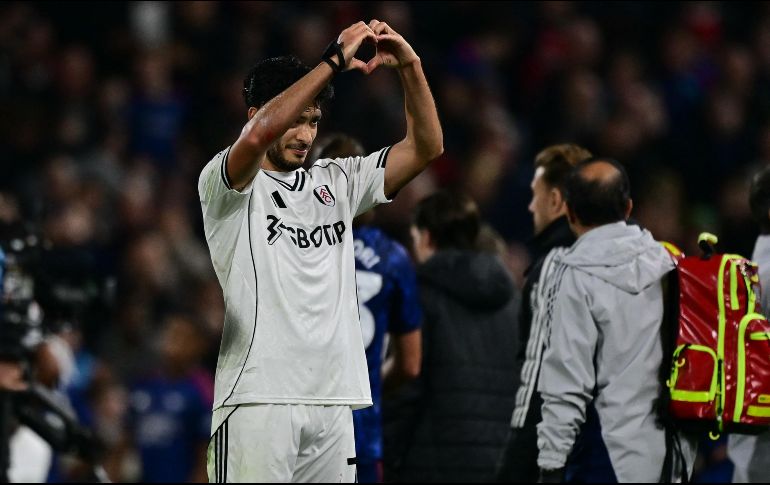 Aunque no logró hacerse presente en el marcador y mantuvo su racha sin gol, el trabajo de Raúl Jiménez en el frente de ataque fue clave para generar espacios y contribuir al funcionamiento ofensivo del conjunto londinense. AFP / ARCHIVO