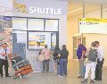Pasajeros destacan la comodidad y la confiabilidad del nuevo servicio de shuttle del Aeropuerto Internacional de Guadalajara hacia distintos puntos de la ciudad. EL INFORMADOR/ J. Acosta