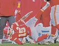 Patrick Mahomes sufrió rotura de ligamento anterior cruzado de la rodilla izquierda. AP