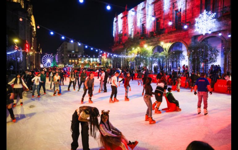 El Gobernador, Pablo Lemus, pidió no perder la “capacidad de impresionarnos” con las decoraciones que adornan el Centro. EL INFORMADOR/ J. Acosta
