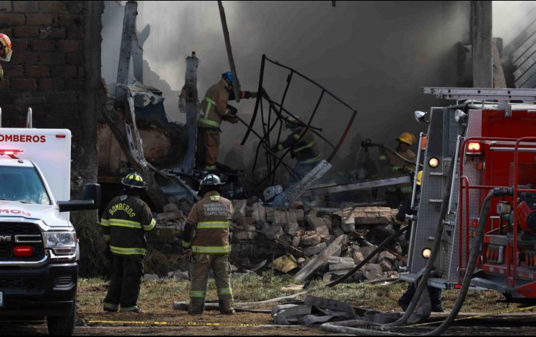 El aterrizaje de emergencia en un campo de futbol no evitó la exploción de la aeronave, pero minimizó sus efectos en tierra. SUN/A. Vargas