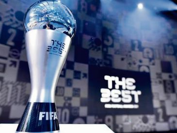 Ousmane Dembélé, delantero del PSG, es el principal candidato para llevarse el galardón. AP