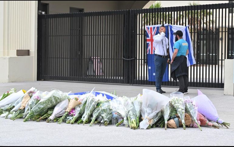 Según las investigaciones preliminares, las autoridades creen que padre e hijo actuaron de manera independiente y que estuvieron influidos por ideología vinculada al Estado Islámico. EFE/EPA/M. Tsikas