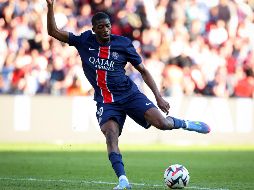 El delantero del PSG, Dembélé, brilló en la temporada pasada y sumó este reconocimiento a su Balón de Oro de septiembre. AFP / ARCHIVO