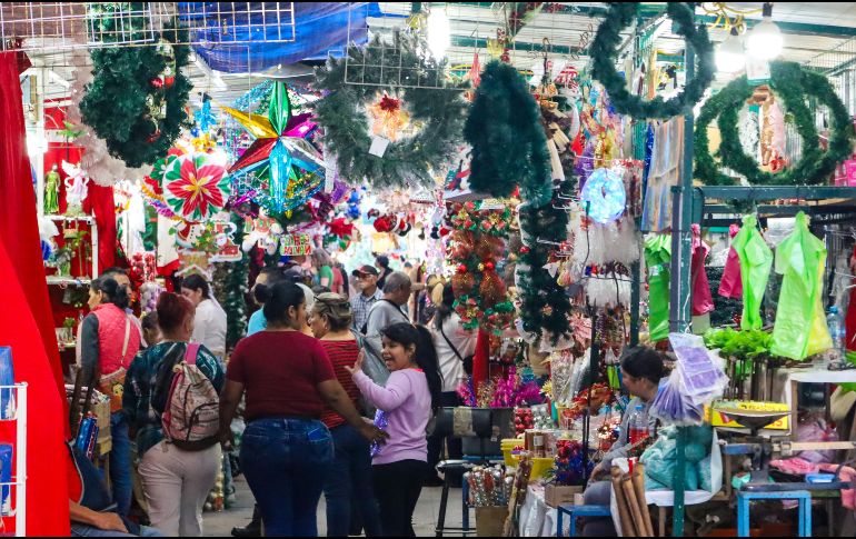 Zapopan anunció que, además de los puestos que se instalarán con artículos navideños, se llevarán a cabo dos talleres. EL INFORMADOR / ARCHIVO