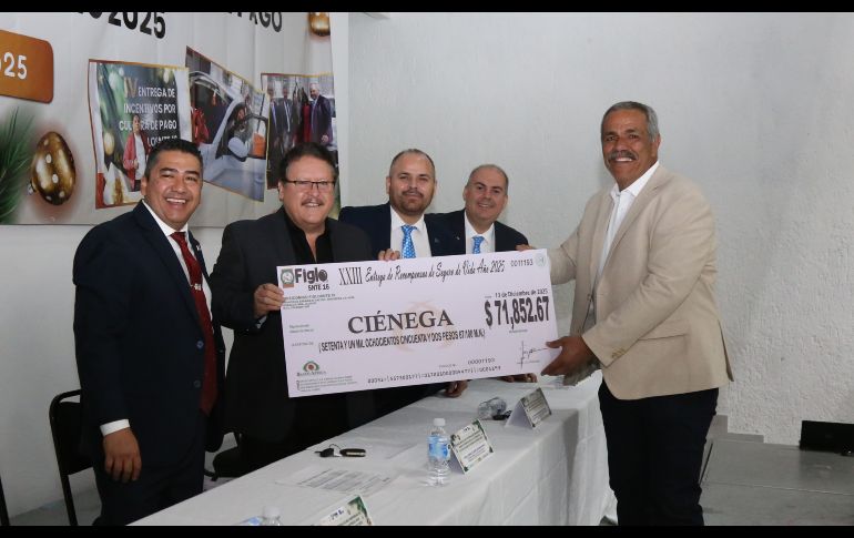 Entrega simbólica a socio por región. CORTESÍA.